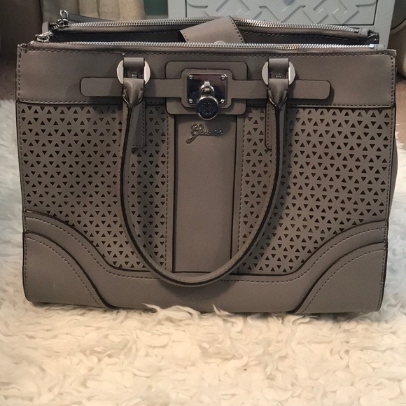Guess Handbags - 💯% Authentic Guess Purse